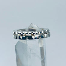 Load image into Gallery viewer, Sterling Silver Ribbon Pattern Ring
